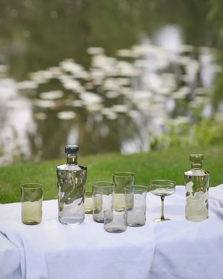 Belgian_premium_design_glassware_by_Paveau_combines_aesthetic_simplicity_functionality_and_sustainable_craftsmanship.webp