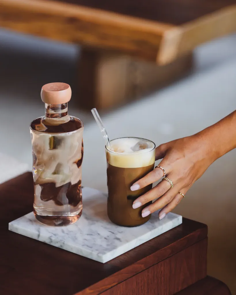 Premium_borosilicate_glass_bottles_in_the_color_Glow_by_Paveau_bring_warmth_elegance_and_sophistication_to_every_table_setting.webp