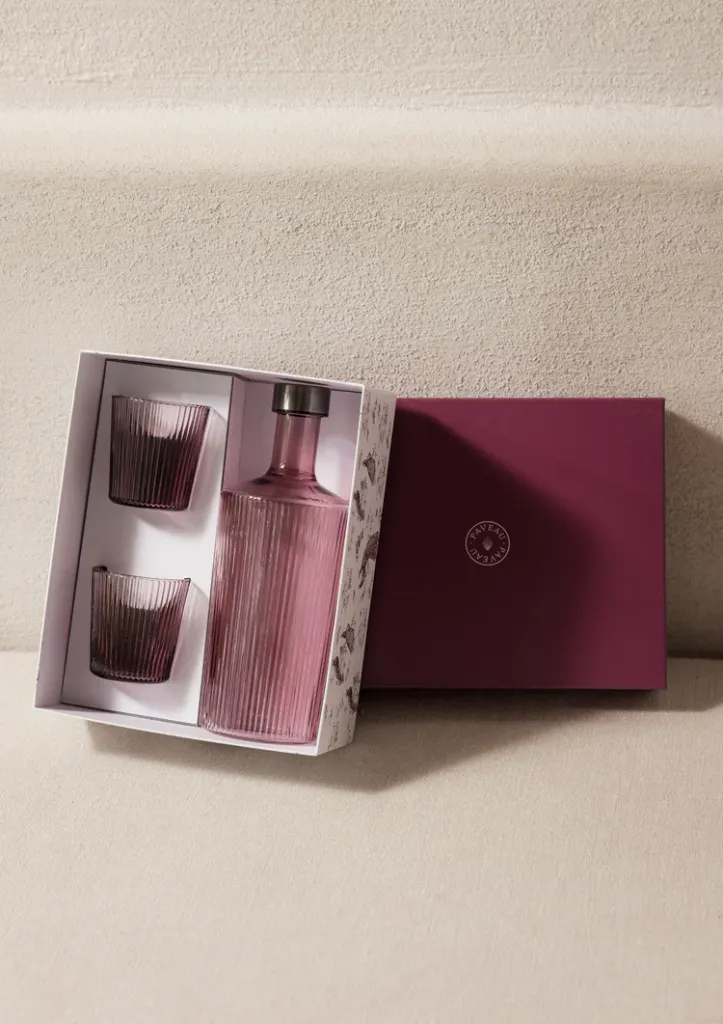 Discover_the_Broome_Ribbed_gift_set_by_Paveau_where_contemporary_aesthetics_meet_sustainable_craftsmanship_and_timeless_tableware_design.webp