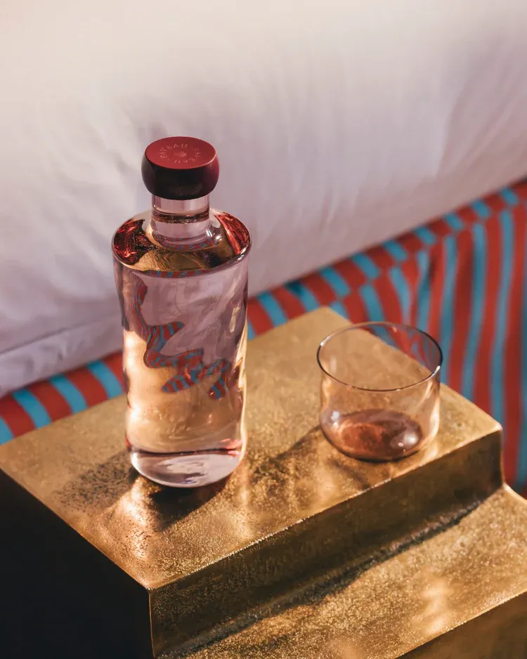 Discover_the_Silt_small_glasses_by_Paveau_inspired_by_natural_tones_and_contemporary_tableware_aesthetics.webp